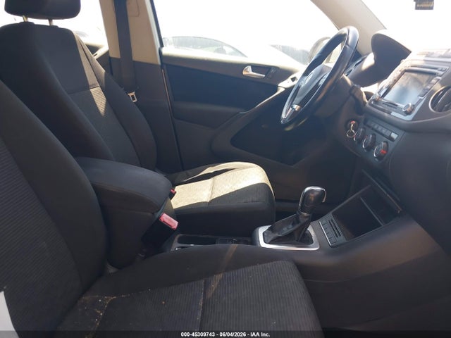 Volkswagen Tiguan S