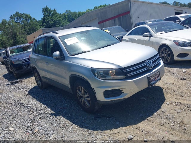 Salvage Volkswagen Tiguan Image