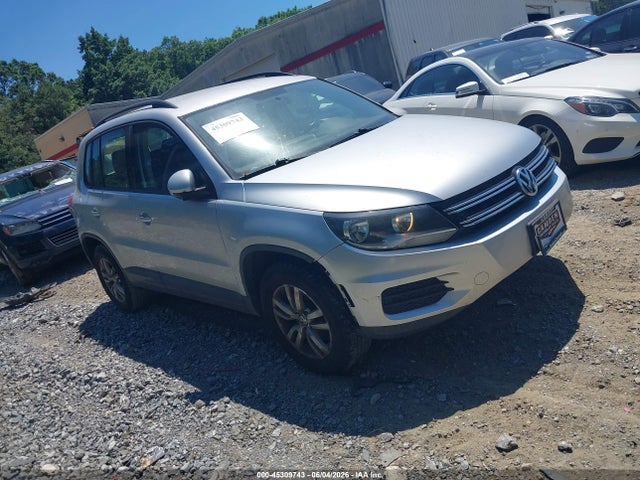 Volkswagen Tiguan S