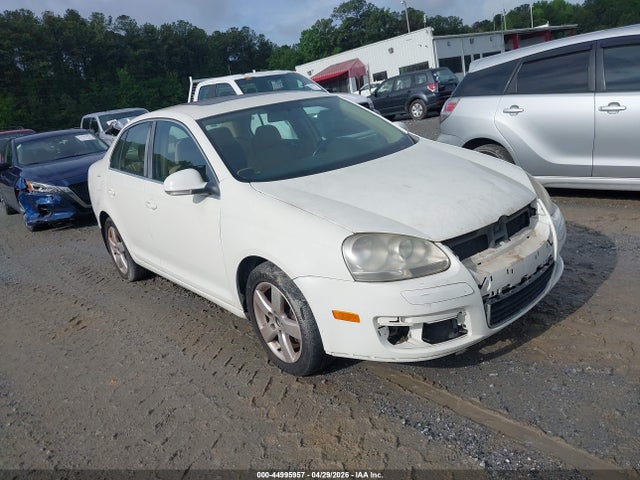 Salvage Volkswagen Jetta Image