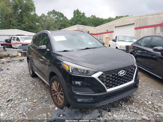 Salvage Hyundai TUCSON Image