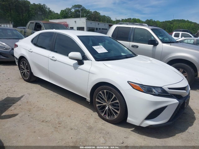Salvage Toyota Camry Image