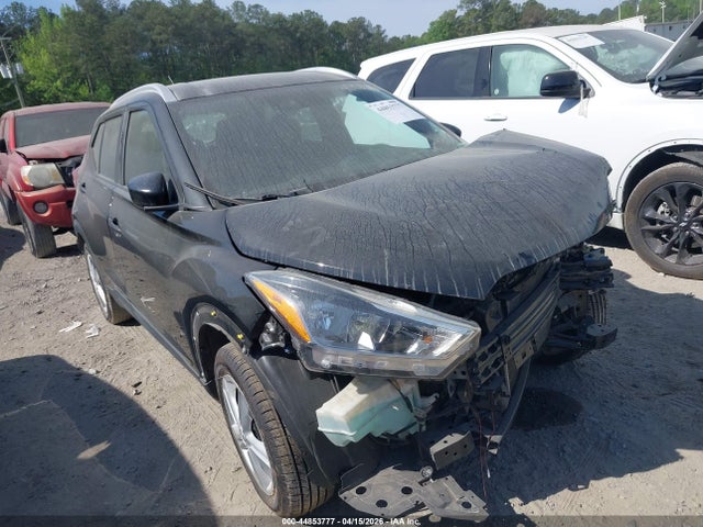 Salvage Nissan Kicks Image