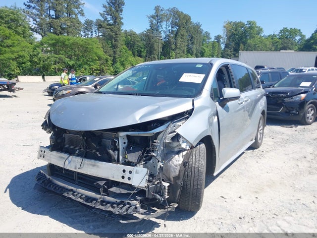 Toyota Sienna Le