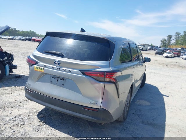 Toyota Sienna Le