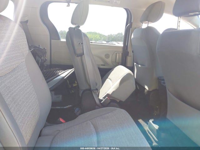 Toyota Sienna Le