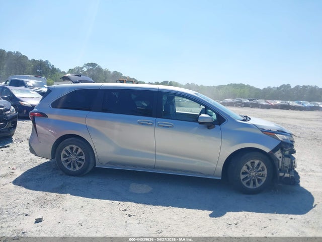 Toyota Sienna Le