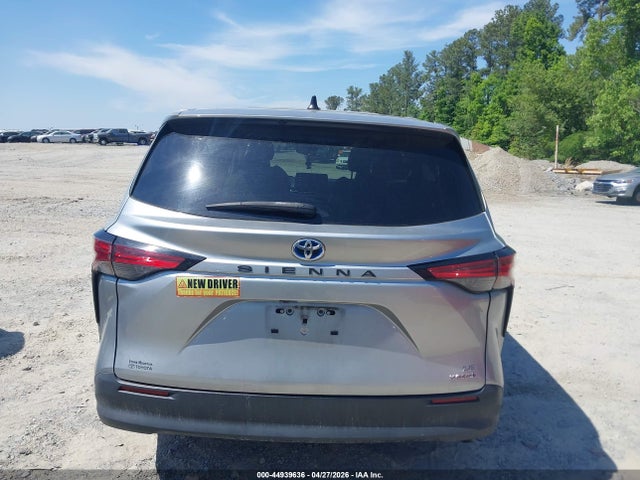 Toyota Sienna Le