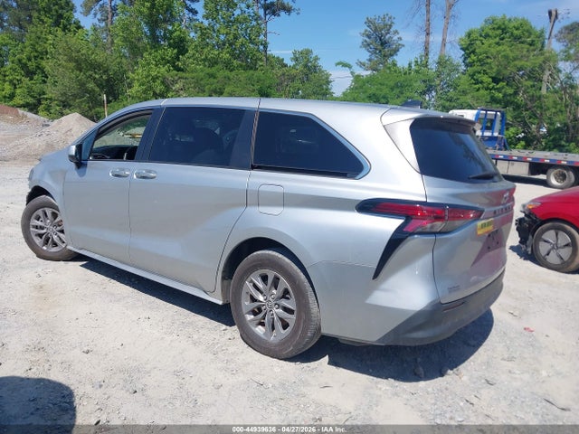 Toyota Sienna Le