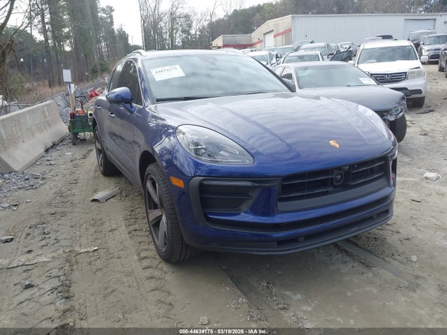 Salvage Porsche Macan Image