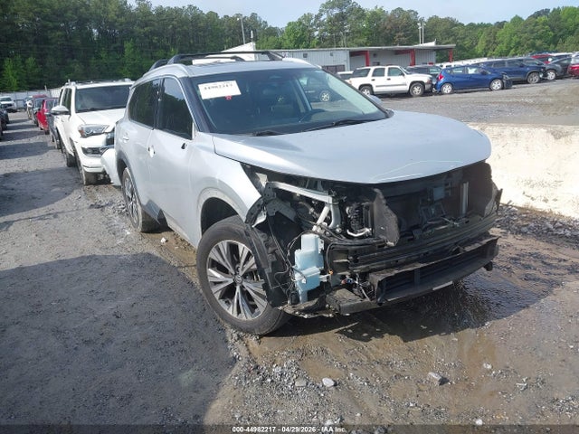 Salvage Nissan Rogue Image