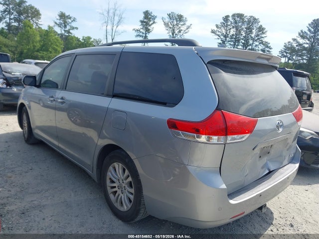 Toyota Sienna Xle V6 8 Passenger