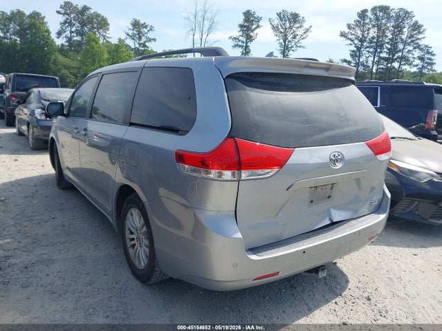 Toyota Sienna Xle V6 8 Passenger