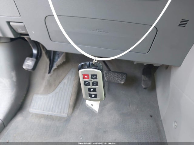 Toyota Sienna Xle V6 8 Passenger