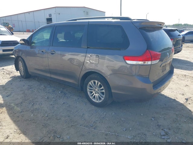 Toyota Sienna Xle V6 8 Passenger