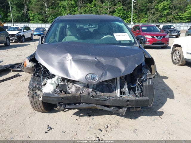 Toyota Sienna Xle V6 8 Passenger
