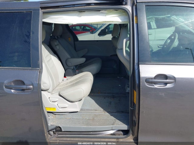Toyota Sienna Xle V6 8 Passenger