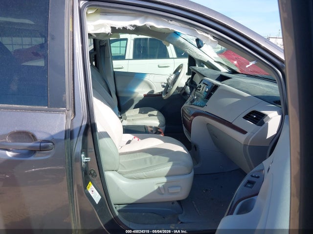 Toyota Sienna Xle V6 8 Passenger