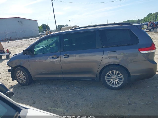 Toyota Sienna Xle V6 8 Passenger