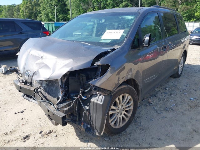 Toyota Sienna Xle V6 8 Passenger