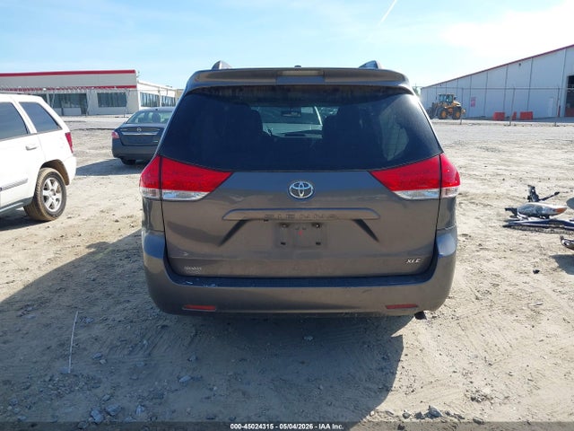 Toyota Sienna Xle V6 8 Passenger