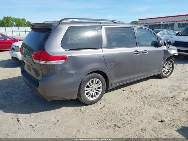 Toyota Sienna Xle V6 8 Passenger