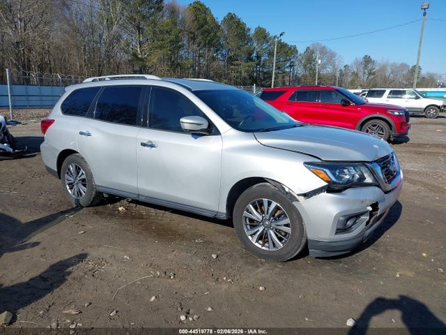 Salvage Nissan Pathfinder Image