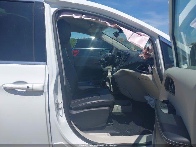 Chrysler Pacifica Touring L