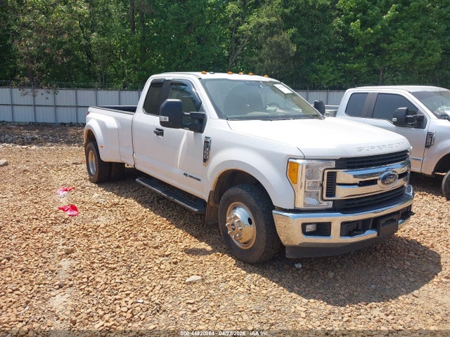 Salvage Ford F-350 Image