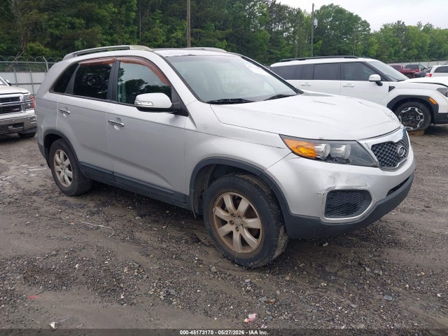 Salvage Kia Sorento Image