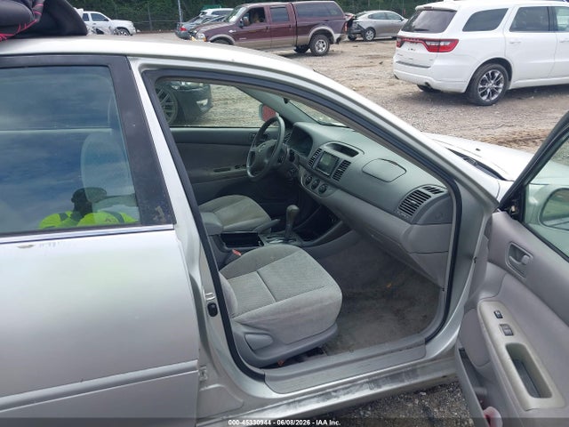 Toyota Camry Le V6