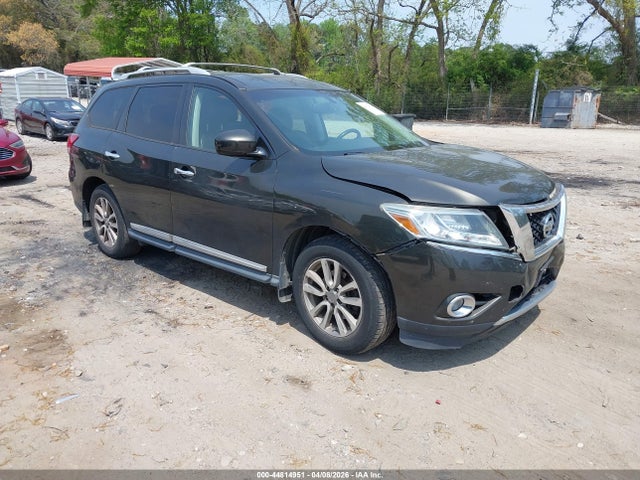 Salvage Nissan Pathfinder Image
