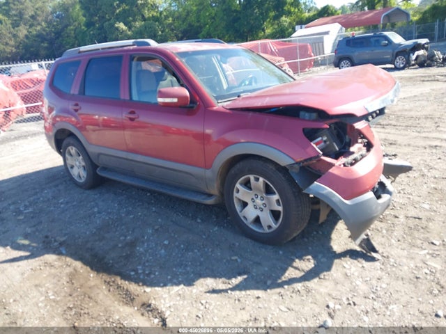 Salvage Kia Borrego Image