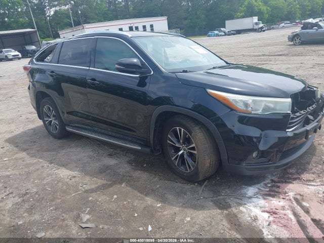 Salvage Toyota Highlander Image