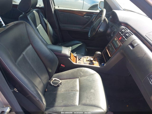 Mercedes-Benz E-Class 4m