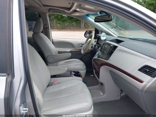 Toyota Sienna Xle V6 8 Passenger