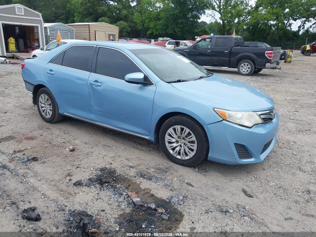 Salvage Toyota Camry Image