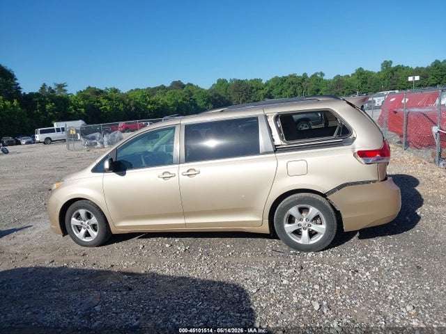 Toyota Sienna Le V6