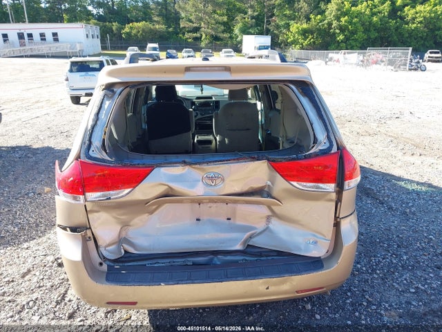 Toyota Sienna Le V6