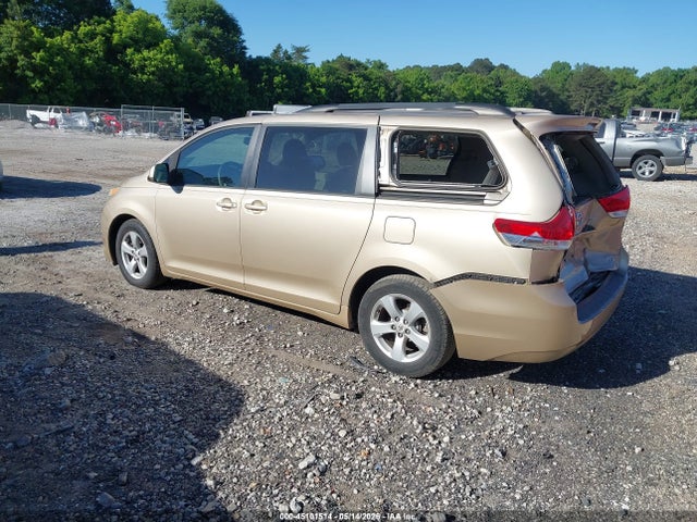 Toyota Sienna Le V6