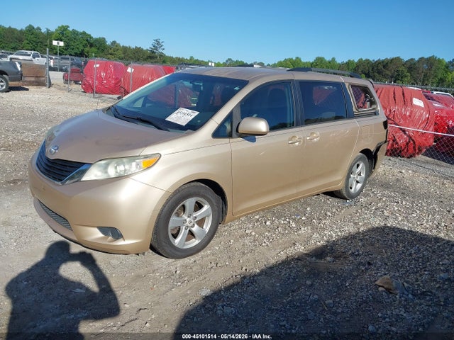 Toyota Sienna Le V6