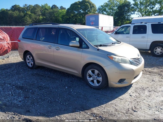 Salvage Toyota Sienna Image