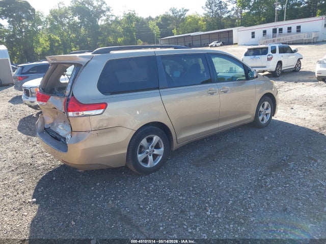 Toyota Sienna Le V6