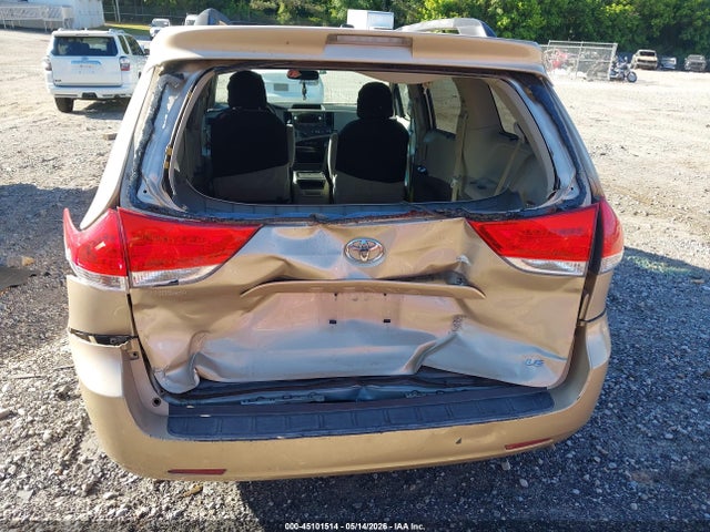 Toyota Sienna Le V6