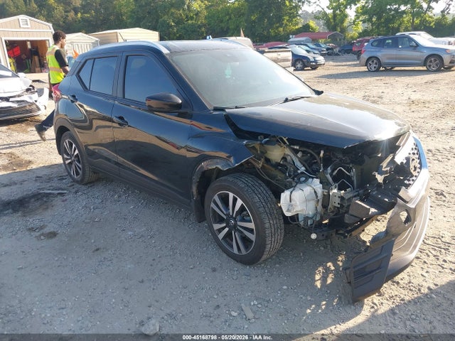 Salvage Nissan Kicks Image