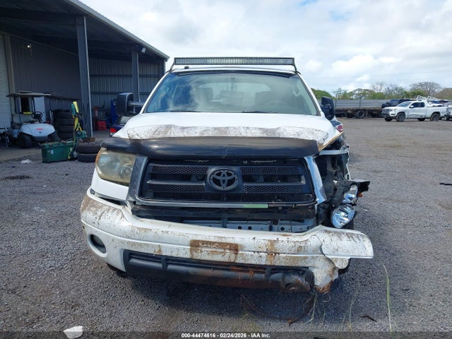 Toyota Tundra Sr5 5.7l V8