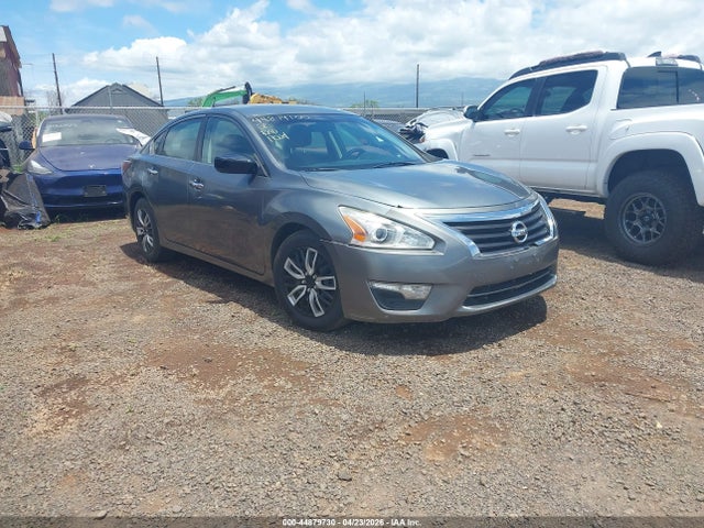 Salvage Nissan Altima Image