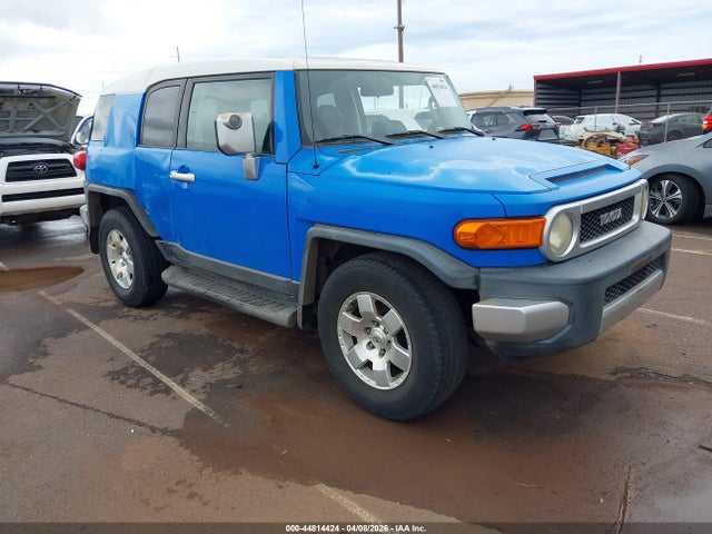Salvage Toyota FJ Cruiser Image