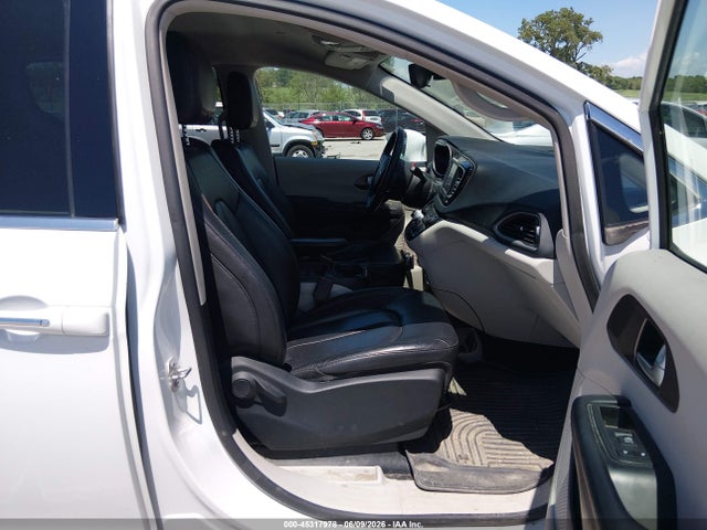 Chrysler Pacifica Touring L