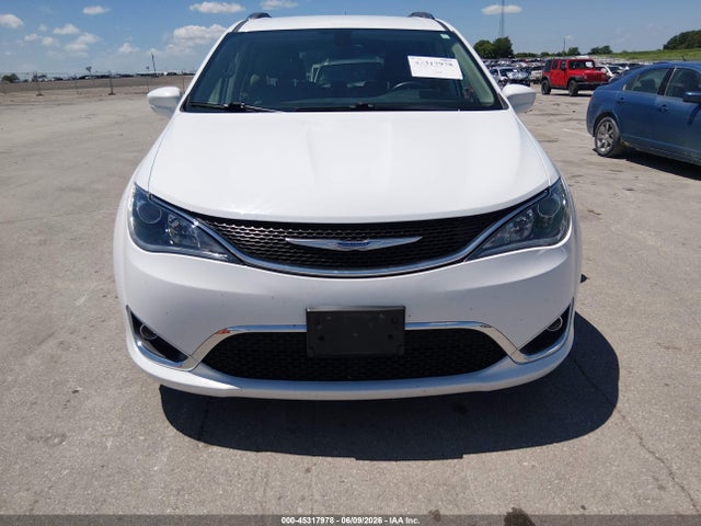 Chrysler Pacifica Touring L